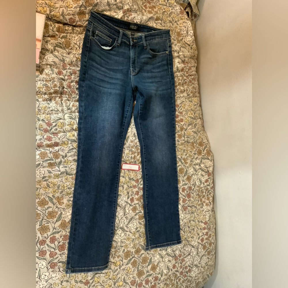 Judy Blue straight fit 11/30 Like New. Non-smoking home.